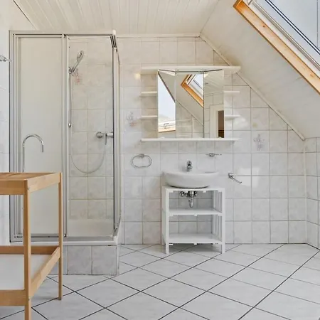 Cozy 3br Townhome Walk To Center & Park Free *