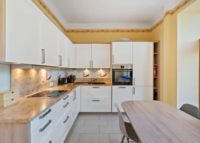 Cozy 3br Townhome Walk To Center & Park Free