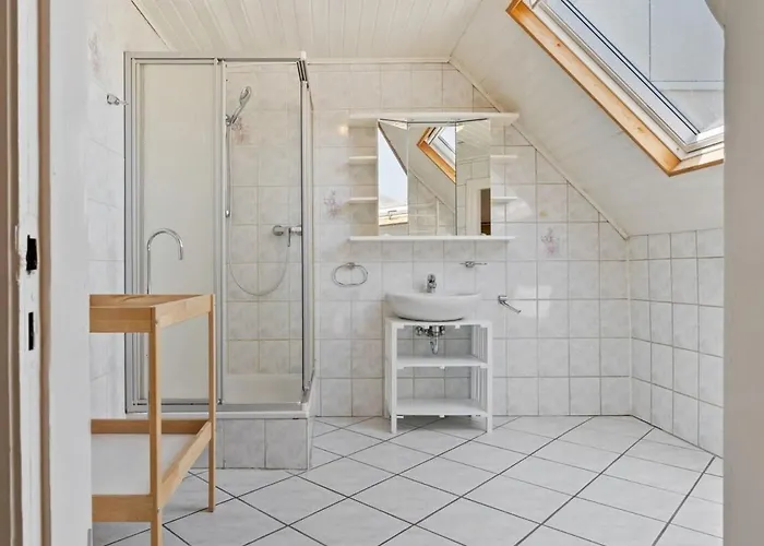 Cozy 3br Townhome Walk To Center & Park Free *