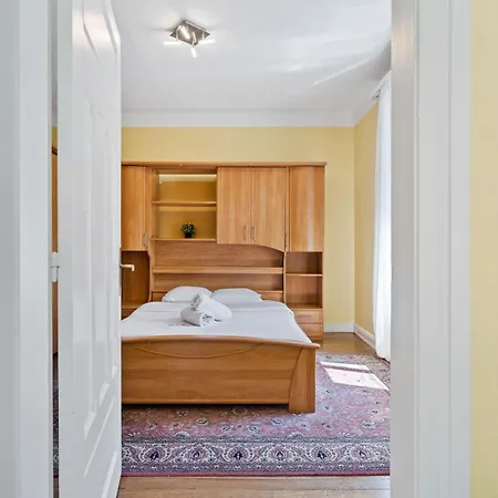 Cozy 3br Townhome Walk To Center & Park Free Vakantiehuis