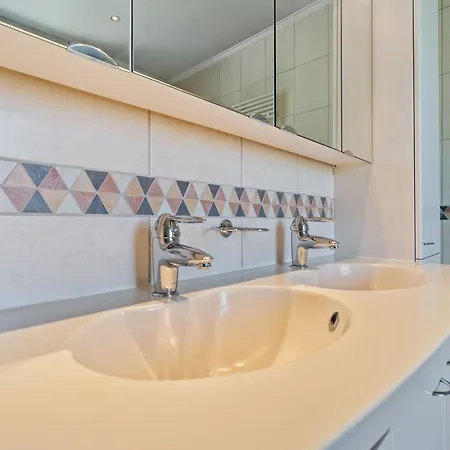 Ferienhaus Cozy 3br Townhome Walk To Center & Park Free Luxemburg