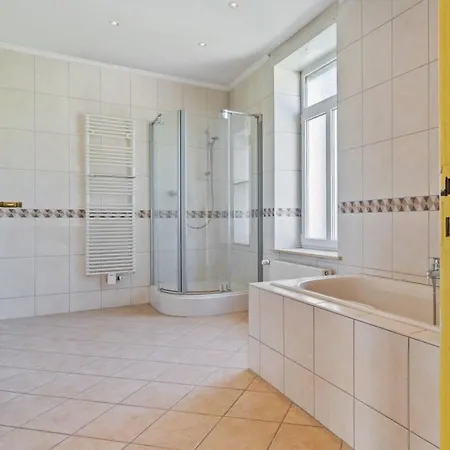 Cozy 3br Townhome Walk To Center & Park Free *