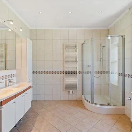 Cozy 3br Townhome Walk To Center & Park Free *