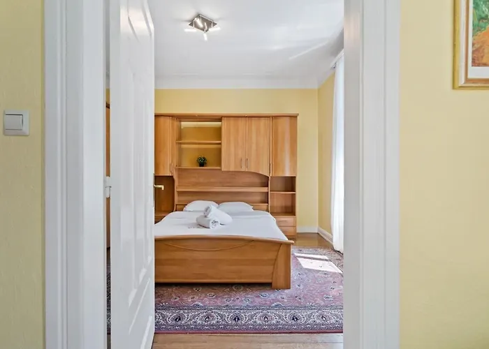 Vakantiehuis Cozy 3br Townhome Walk To Center & Park Free