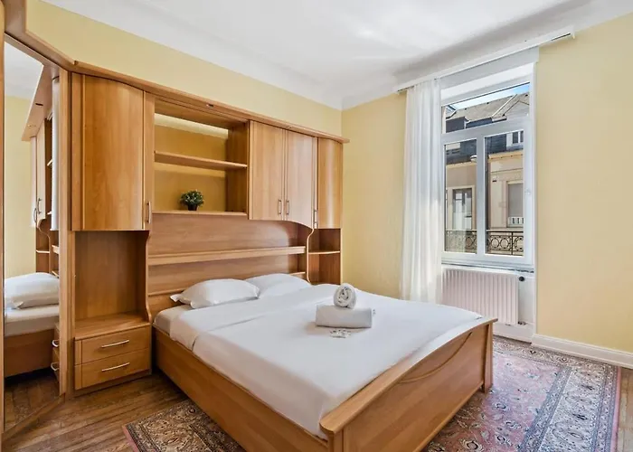 Vakantiehuis Cozy 3br Townhome Walk To Center & Park Free Luxemburg