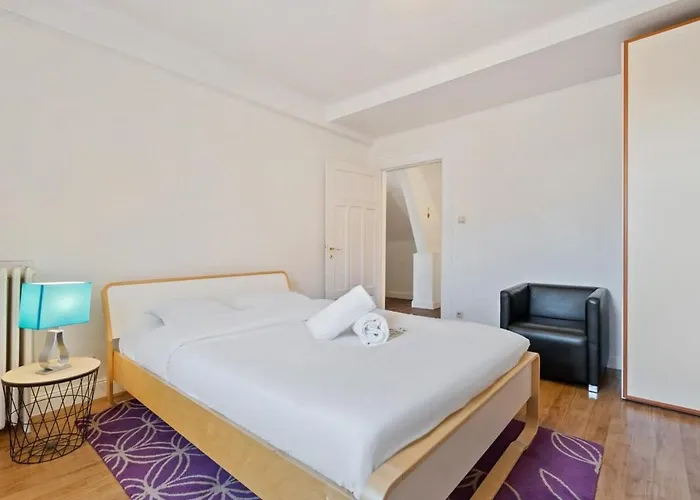 Cozy 3br Townhome Walk To Center & Park Free Vakantiehuis