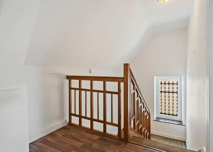 Cozy 3br Townhome Walk To Center & Park Free